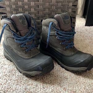 Men’s The North Face snow boots